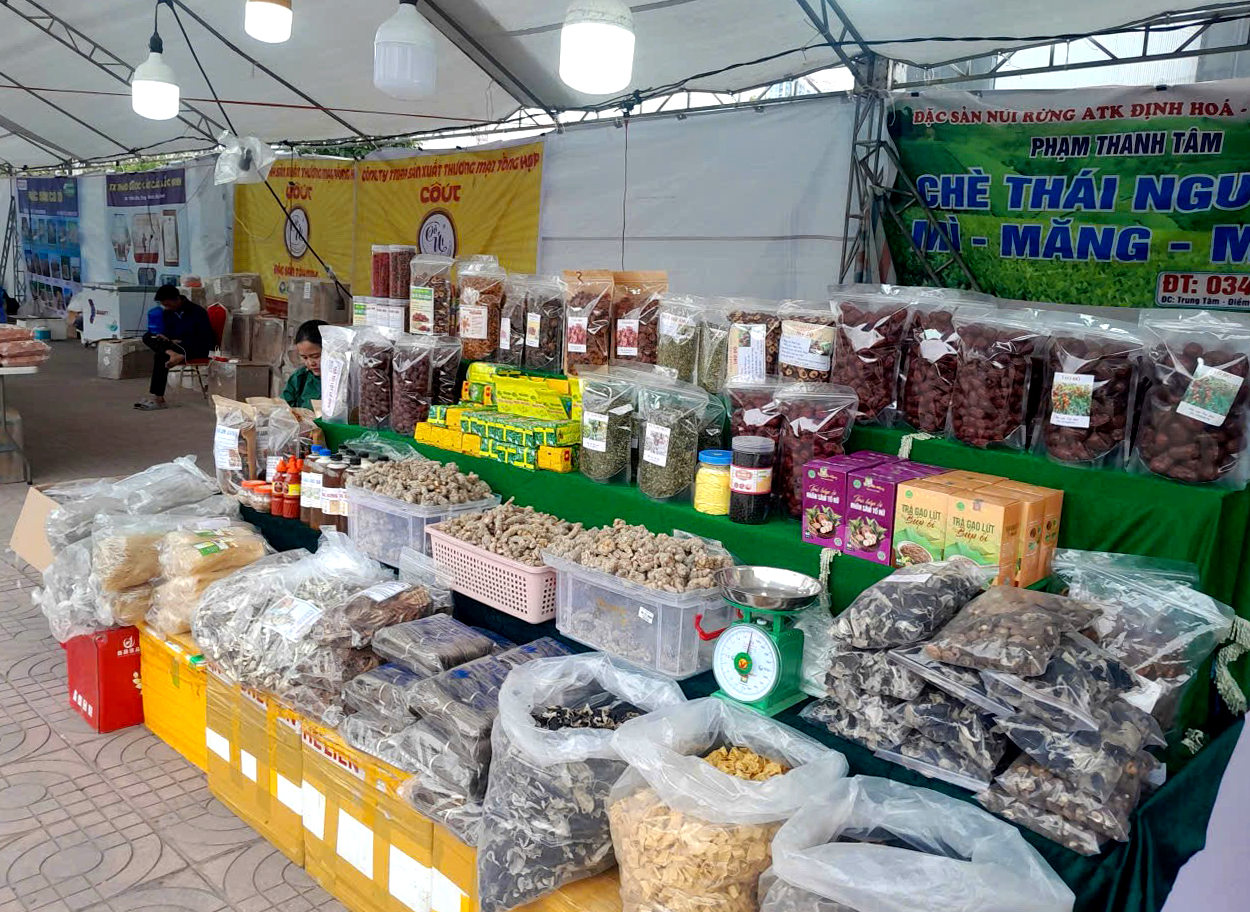 Tích cực phối hợp tổ chức Chợ Tết Bính Ngọ 2026 phục vụ nhu cầu mua sắm của nhân dân